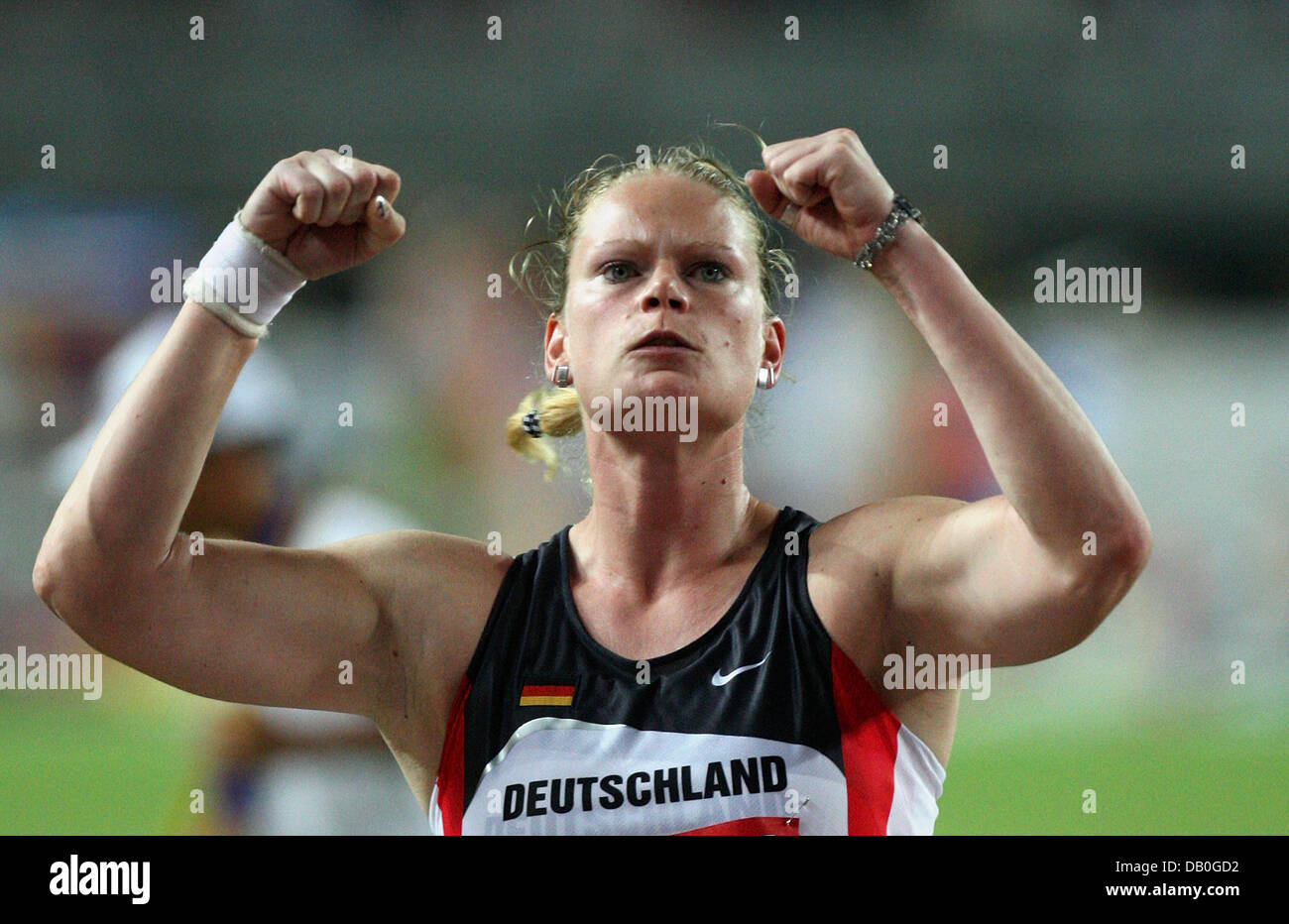 Deutschen Kugelstoßen Athlet Nadine Kleinert feiert nach einem von ihr