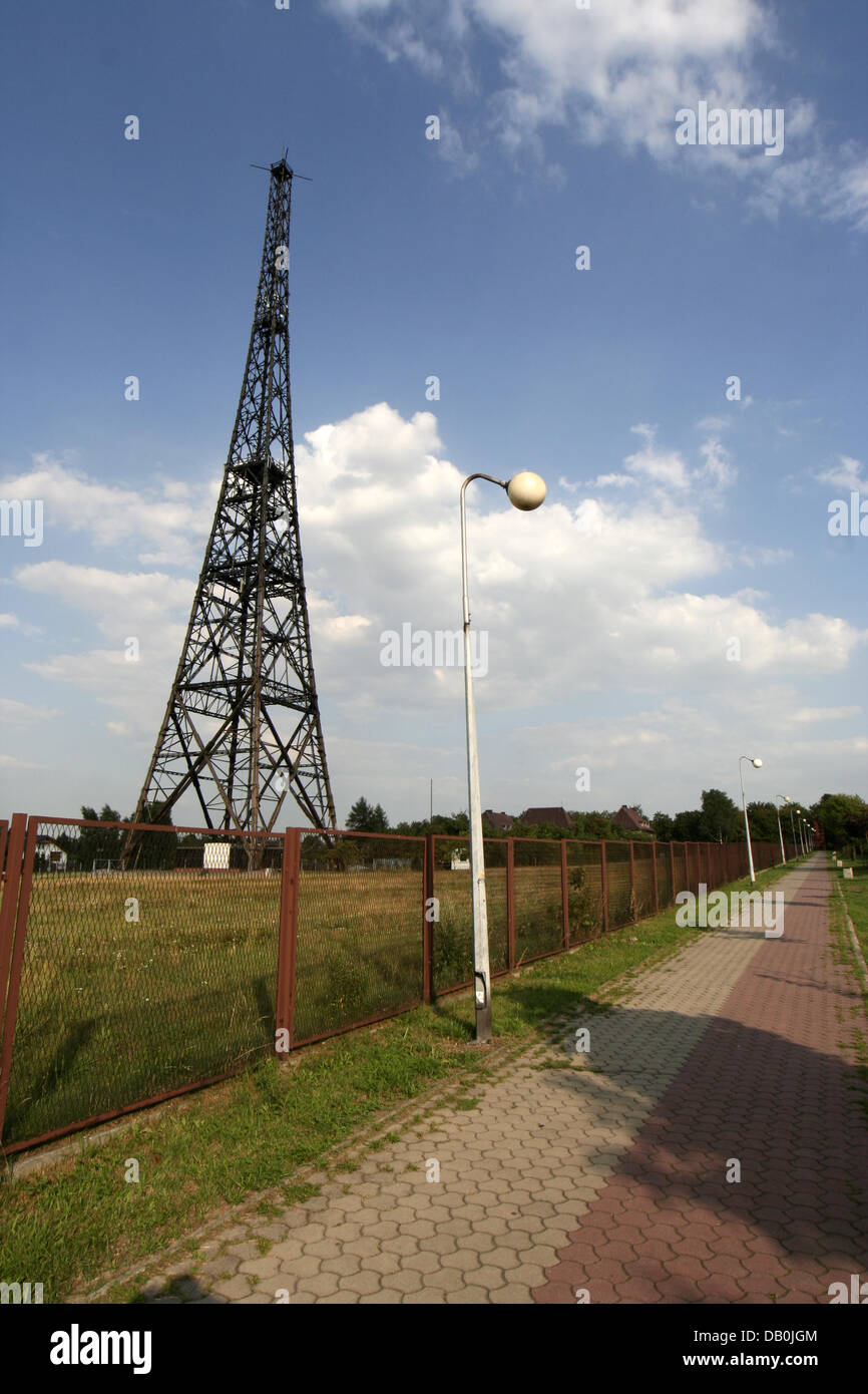 Das Bild zeigt die hölzernen Radio Turm von Gliwice, Polen, 16. August 2007. Der Funkturm ist Teil eines Museums seit 2. Januar 2005. Hitlers Regime gefälscht einen Angriff auf den Sender um einen Grund haben, dringen in Polen am 1. September 1939, dem Beginn des zweiten Weltkriegs. Foto: Lars Halbauer Stockfoto Das Bild zeigt die hölzernen Radio Turm von Gliwice, Polen, 16. August 2007. Der Funkturm ist Teil eines Museums seit 2. Januar 2005. Hitlers Regime gefälscht einen Angriff auf den Sender um einen Grund haben, dringen in Polen am 1. September 1939, dem Beginn des zweiten Weltkriegs. Foto: Lars Halbauer Stockfoto