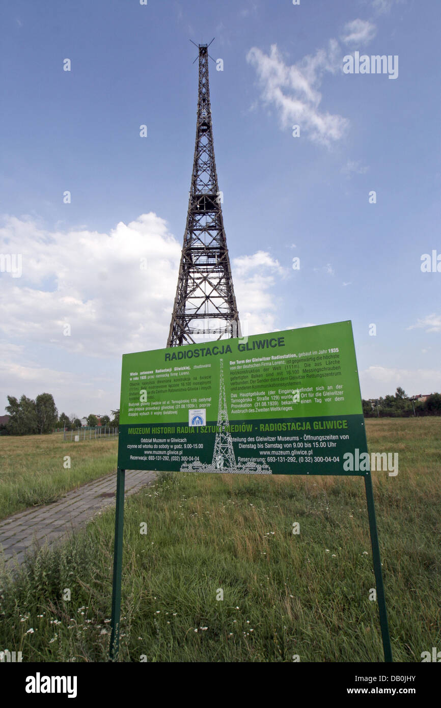 Das Bild zeigt die hölzernen Radio Turm von Gliwice, Polen, 16. August 2007. Der Funkturm ist Teil eines Museums seit 2. Januar 2005. Hitlers Regime gefälscht einen Angriff auf den Sender um einen Grund haben, dringen in Polen am 1. September 1939, dem Beginn des zweiten Weltkriegs. Foto: Lars Halbauer Stockfoto Das Bild zeigt die hölzernen Radio Turm von Gliwice, Polen, 16. August 2007. Der Funkturm ist Teil eines Museums seit 2. Januar 2005. Hitlers Regime gefälscht einen Angriff auf den Sender um einen Grund haben, dringen in Polen am 1. September 1939, dem Beginn des zweiten Weltkriegs. Foto: Lars Halbauer Stockfoto
