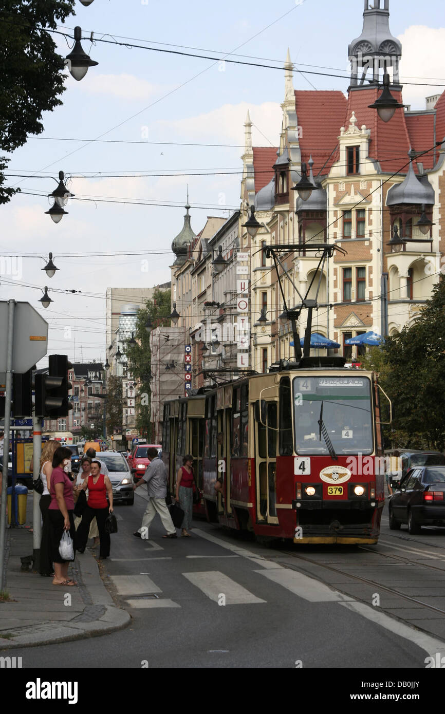 Das Bild zeigt eine Straßenbahnverbindung in Gliwice, Polen, 16. August 2007. Hitlers Regime gefälscht einen Angriff auf die Stadt-Radio-Station, einen Grund haben, dringen in Polen am 1. September 1939, dem Beginn des zweiten Weltkriegs. Foto: Lars Halbauer Stockfoto Das Bild zeigt eine Straßenbahnverbindung in Gliwice, Polen, 16. August 2007. Hitlers Regime gefälscht einen Angriff auf die Stadt-Radio-Station, einen Grund haben, dringen in Polen am 1. September 1939, dem Beginn des zweiten Weltkriegs. Foto: Lars Halbauer Stockfoto