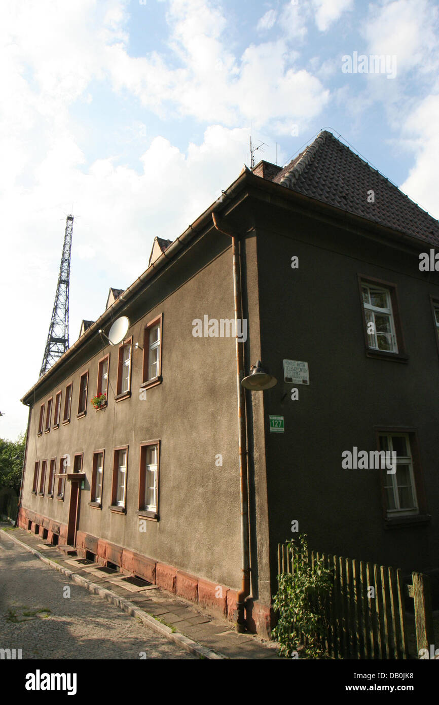 Das Bild zeigt die hölzernen Radio Turm von Gliwice, Polen, 16. August 2007. Der Funkturm ist Teil eines Museums seit 2. Januar 2005. Hitlers Regime gefälscht einen Angriff auf den Sender um einen Grund haben, dringen in Polen am 1. September 1939, dem Beginn des zweiten Weltkriegs. Foto: Lars Halbauer Stockfoto Das Bild zeigt die hölzernen Radio Turm von Gliwice, Polen, 16. August 2007. Der Funkturm ist Teil eines Museums seit 2. Januar 2005. Hitlers Regime gefälscht einen Angriff auf den Sender um einen Grund haben, dringen in Polen am 1. September 1939, dem Beginn des zweiten Weltkriegs. Foto: Lars Halbauer Stockfoto