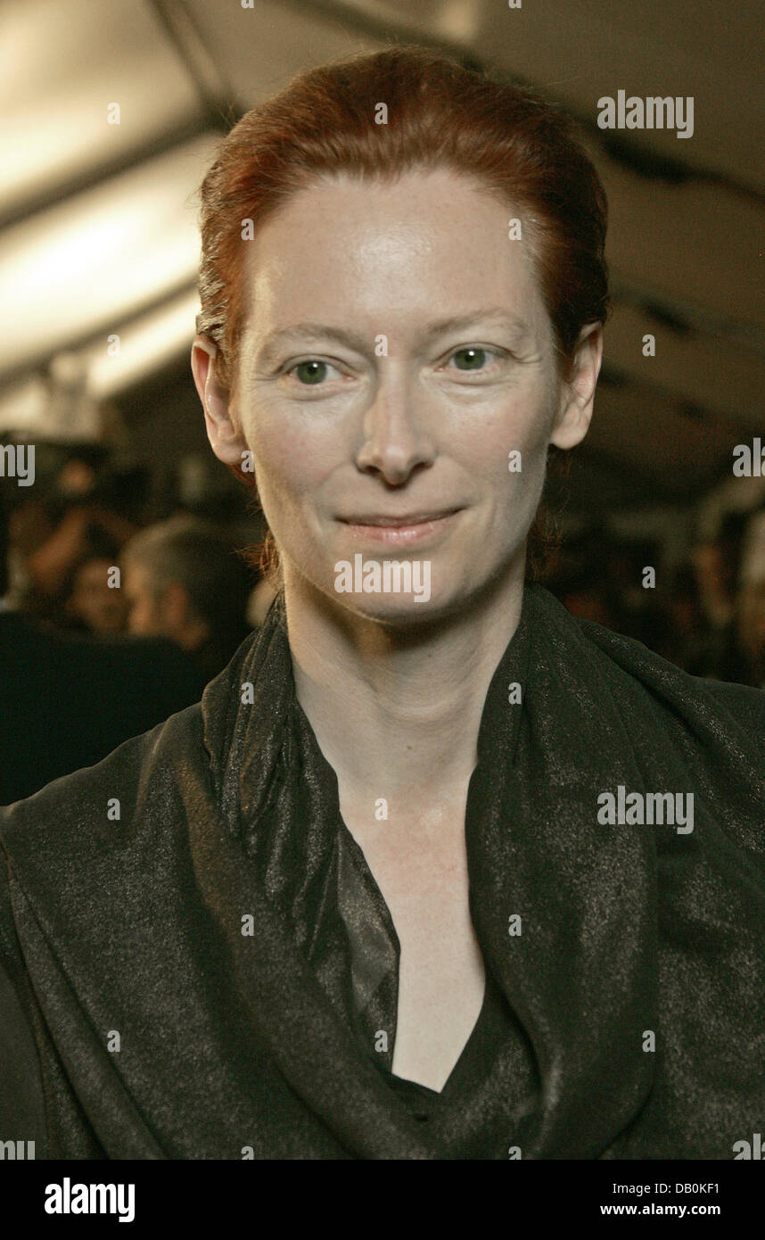 Schauspielerin Tilda Swinton stellt bei der Premiere des Films "Michael Clayton" bei den internationalen Filmfestspielen in Roy Thomson Hall in Toronto, Kanada, 7. September 2007. Foto: Hubert Boesl Stockfoto