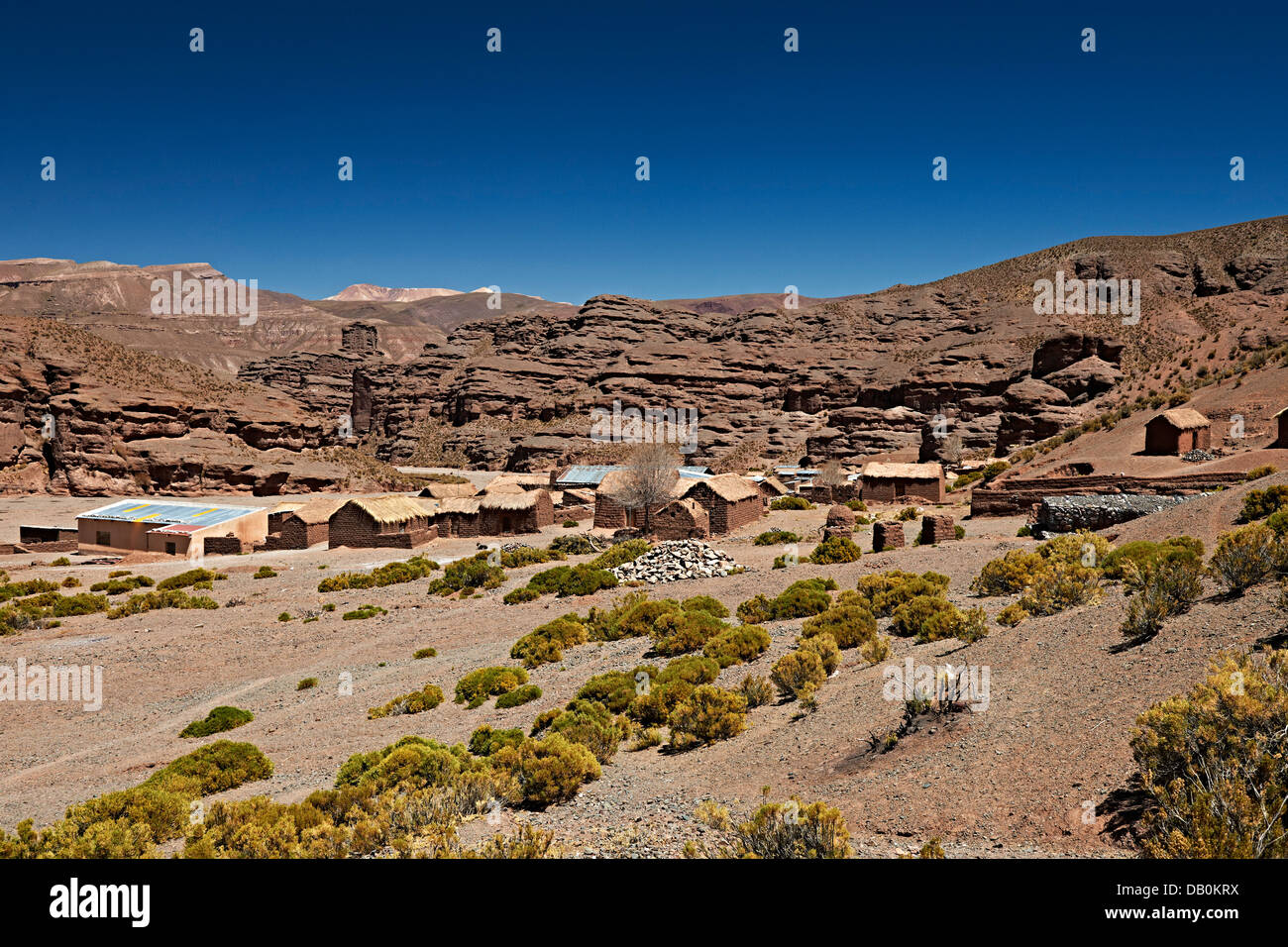 typisches Dorf mit Adobe Häusern in der Nähe von San Antonio de Lipez, Anden, Bolivien, Südamerika Stockfoto