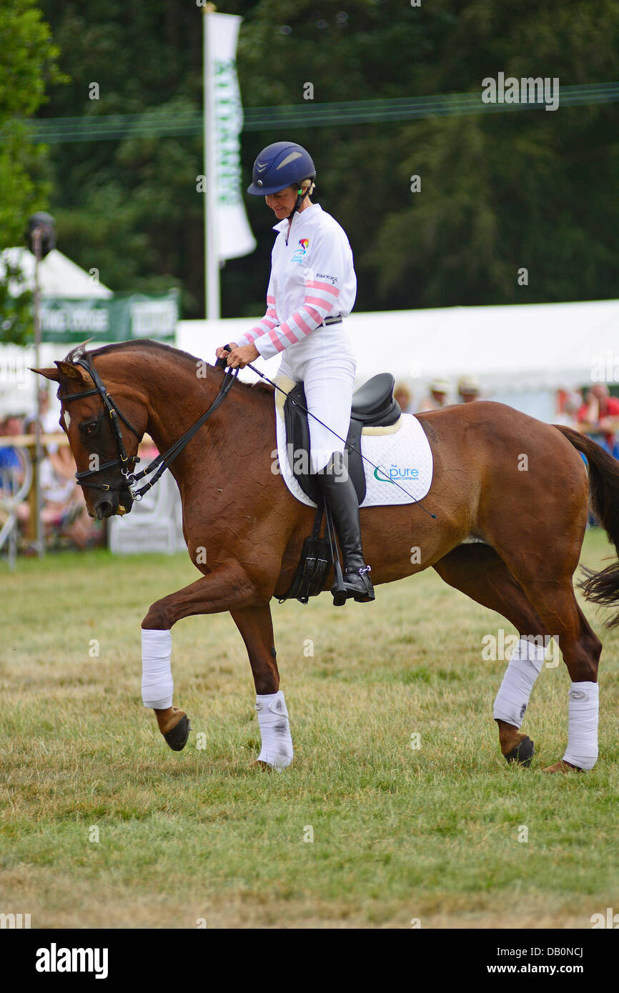 Alcester, Warwickshire. 21. Juli 2013. Lucinda Fredericks auf Headley Britannia in den Ring an der CLA Game Fair, Ragley Hall, Alcester, Warwickshire, 19,20, 21. Juli. Foto von John Robertson, 2013. Bildnachweis: John Robertson/Alamy Live-Nachrichten Stockfoto