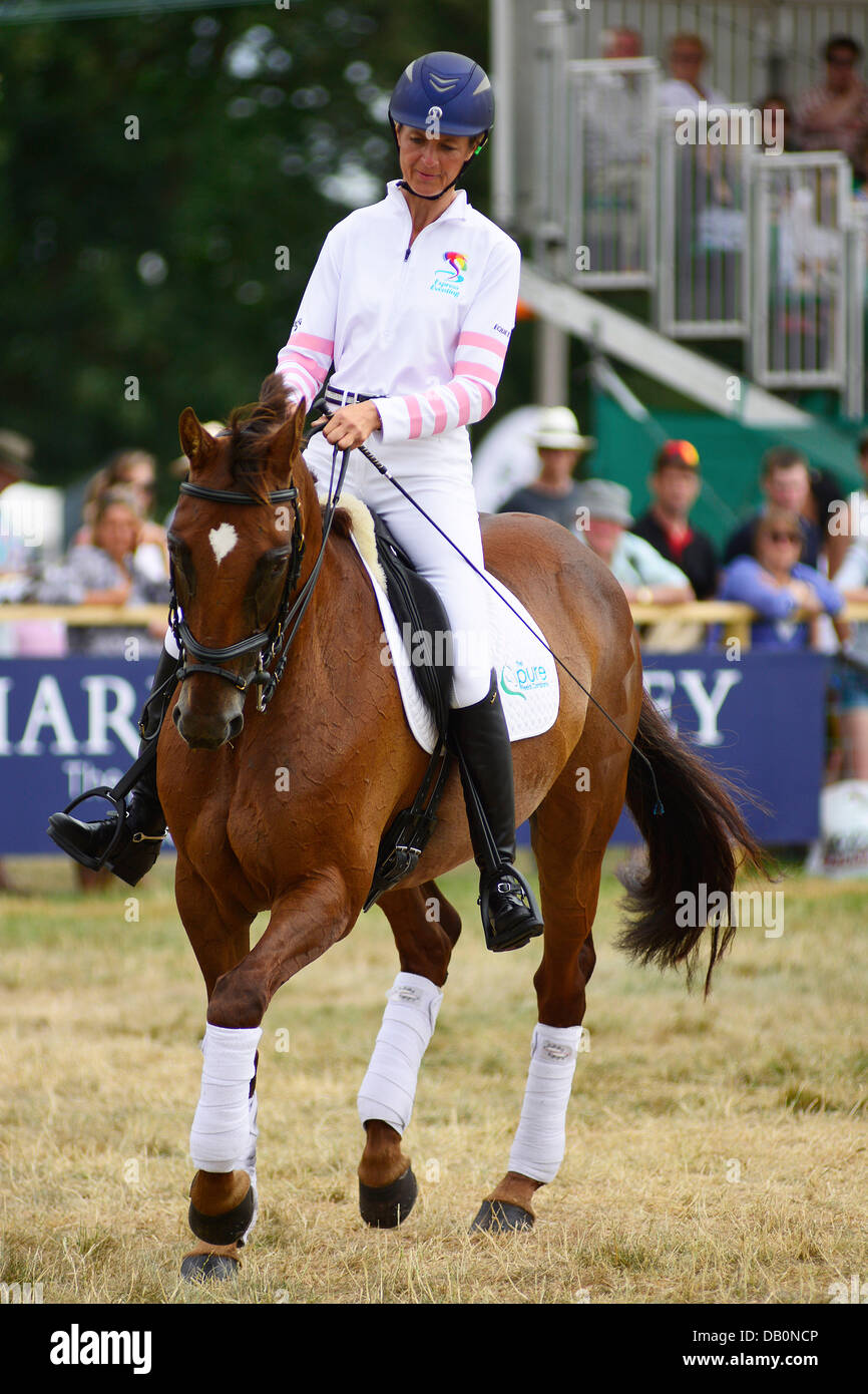 Alcester, Warwickshire. 21. Juli 2013. Lucinda Fredericks auf Headley Britannia in den Ring an der CLA Game Fair, Ragley Hall, Alcester, Warwickshire, 19,20, 21. Juli. Foto von John Robertson, 2013. Bildnachweis: John Robertson/Alamy Live-Nachrichten Stockfoto