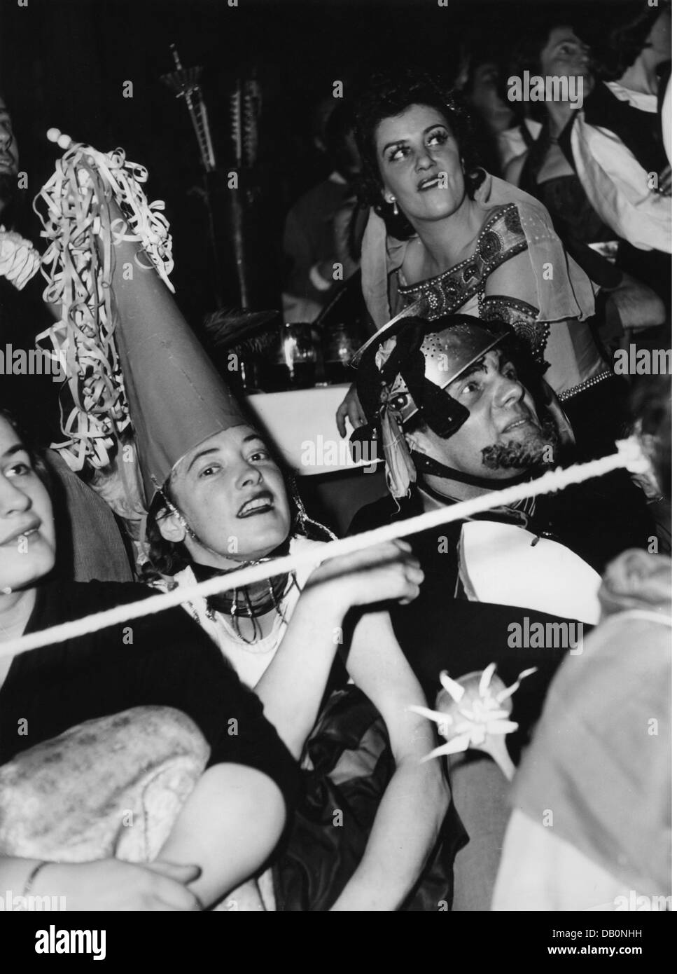 Festlichkeiten, Karneval, Festtag der 'Deutschen Ritter', kostümierte Gäste, Löwenbräukeller, München, 1957, Zusatz-Rechteklärung-nicht vorhanden Stockfoto