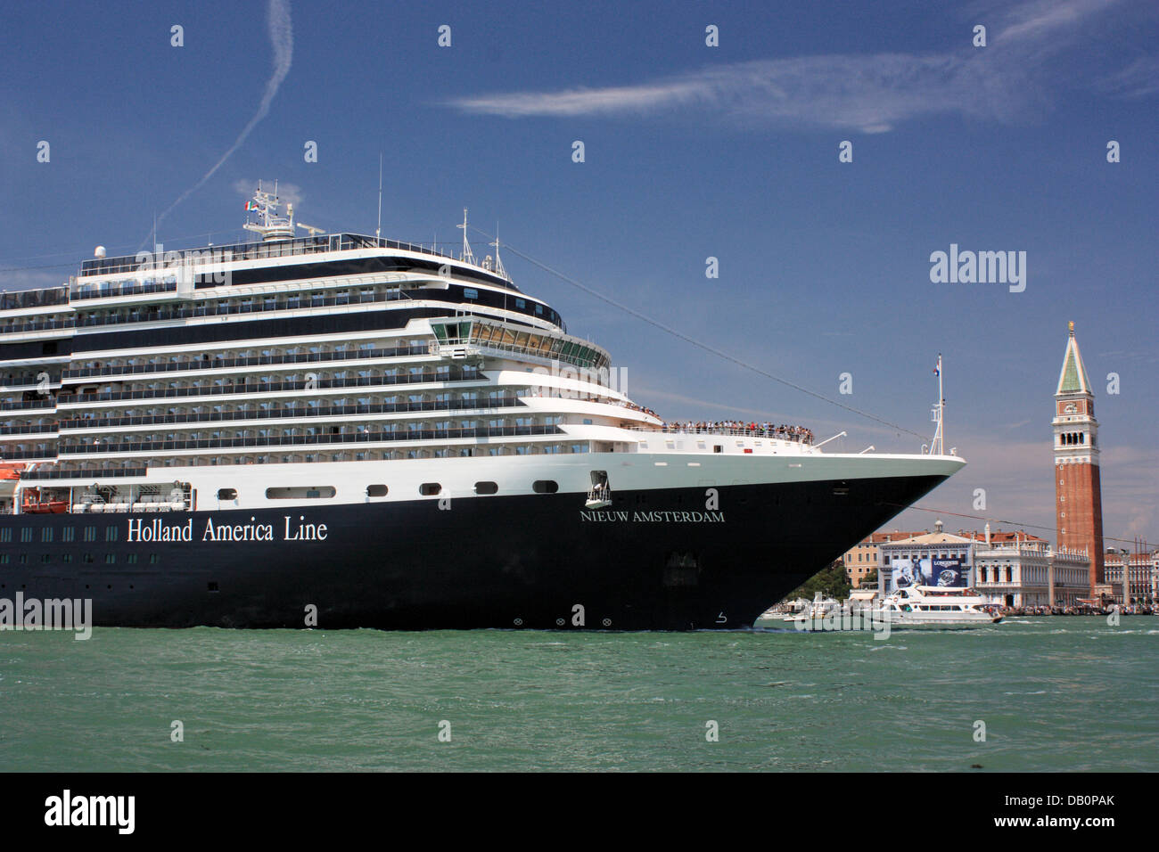Kreuzfahrtschiff Nieuw Amsterdam in Venedig, IMO 9378450 Stockfoto