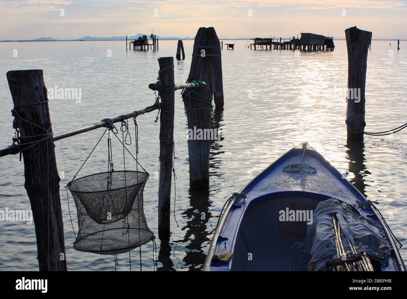 Fischer ist auf Stelzen auf der Insel Pellestrina vergossen. Stockfoto