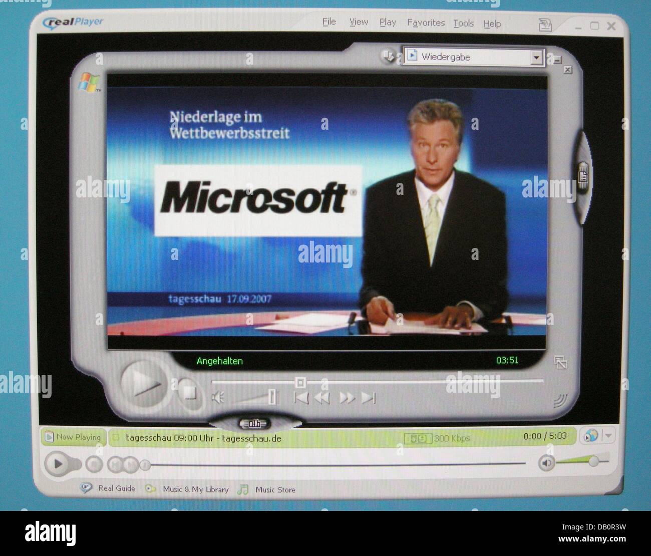 Das Bild vom 17. September 2007 zeigt einen Realplayer Screenshot des öffentlichen TV Sender ARD Hauptnachrichten "Tagesschau" Berichterstattung über der Europäische Gerichtshof EuGH Entscheidung bestätigt die Entscheidung der EU-Kommission auf Microsofts Windows Media Player. In seiner Entscheidung vom 17. September 2007 in Luxemburg, Luxemburg, bestätigte der Court of First Instance eine Reihenfolge als Europäische Kommission Stockfoto