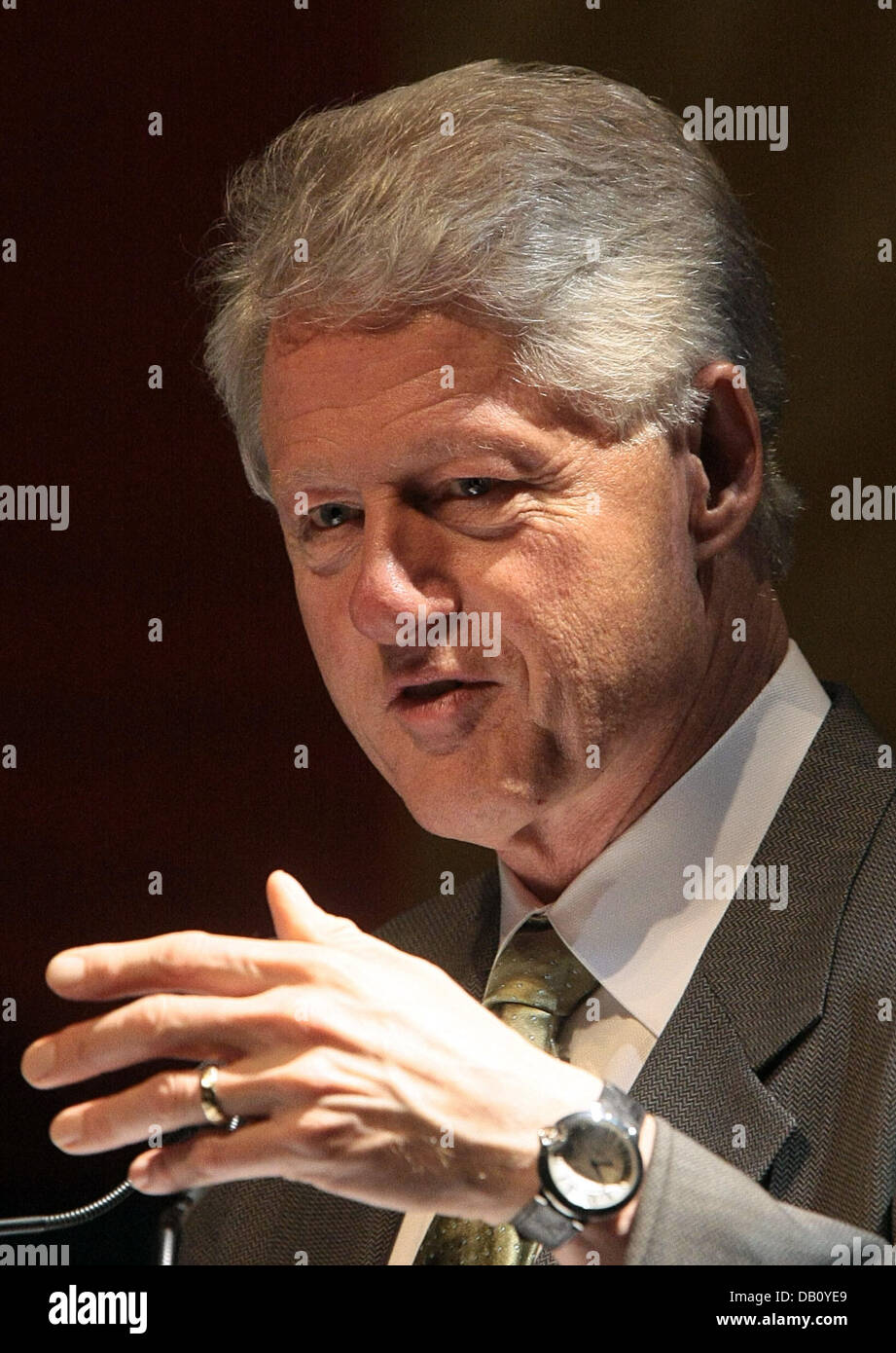 Ehemalige US Präsident Bill Clinton hält eine Ansprache auf die Weltpolitik in Hamburg, Deutschland, 7. Oktober 2007. Clintons Rede behandelt Themen wie Terrorismus um Umweltfragen. Foto: Ulrich Perrey Stockfoto