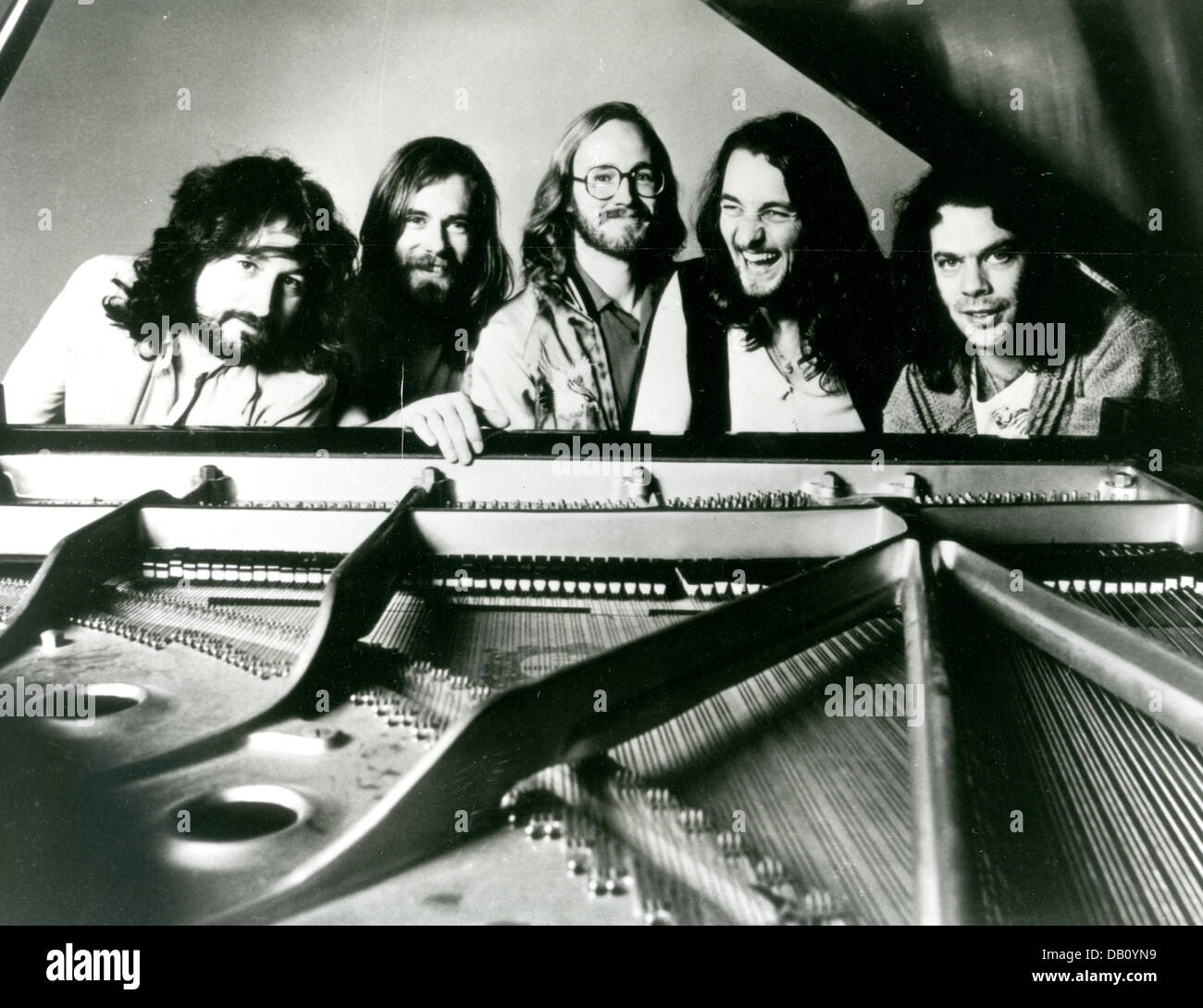 SUPERTRAMP-Promo-Foto von UK-Rock-Gruppe über 1973. Siehe Beschreibung unten für Namen Stockfoto