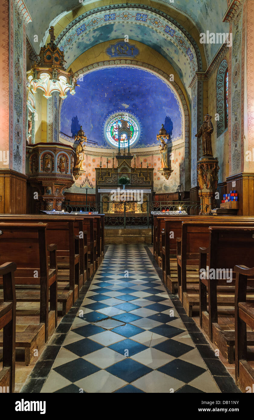 Das Innere von den unglaublich schönen Kirche von Saint Mary Magdalene in Rennes-le-Château in Südfrankreich. Stockfoto