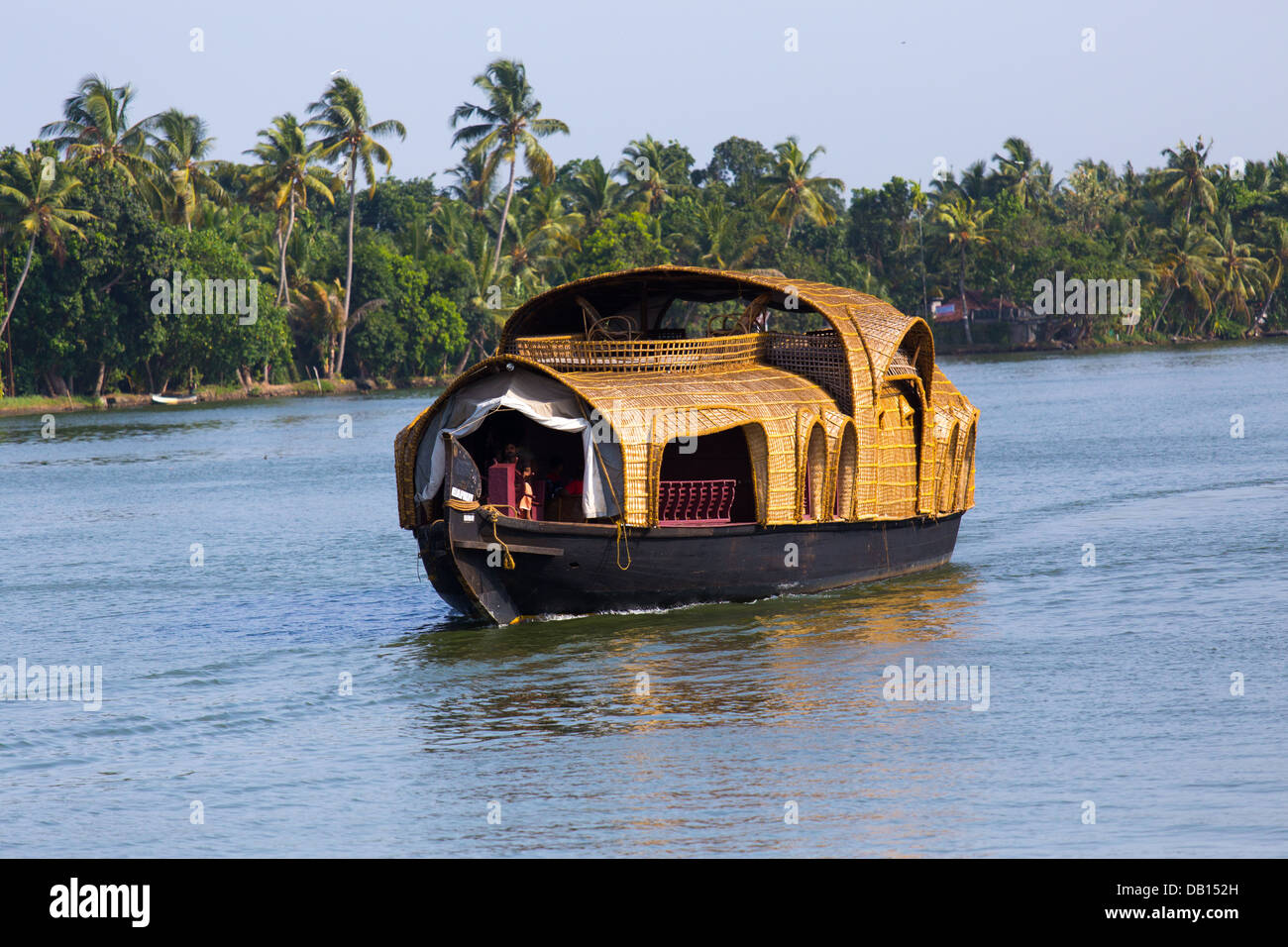 Reis-Bootsfahrt in den Backwaters von Kerala, Indien Stockfoto