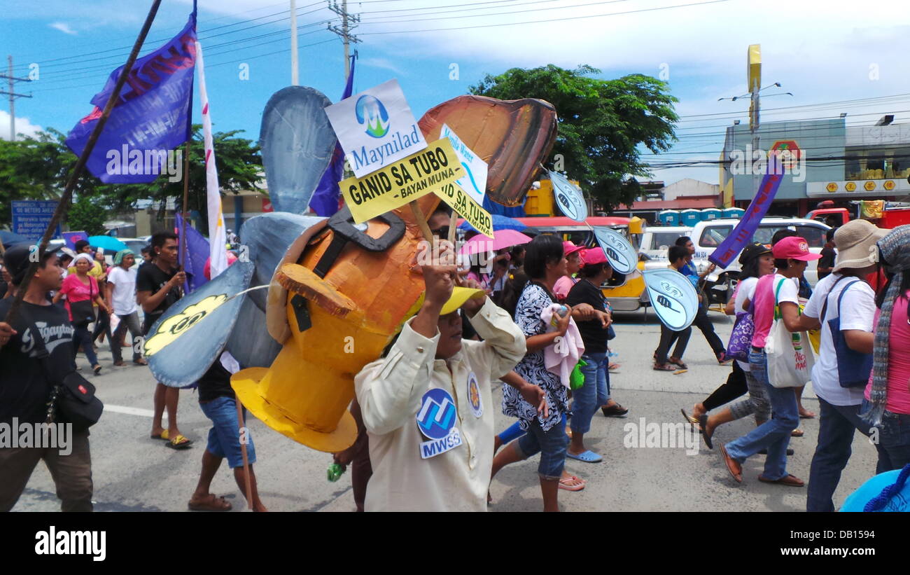 Quezon City, Philippinen. 22. Juli 2013. Tausende von militanten Gruppen sammelten gonna das Kongresshaus in Quezon City zu zeigen, dass sie unzufrieden mit der Leistung des Präsidenten für seine letzten drei Jahre als Präsident. Ihnen zufolge besteht die Rede zur Lage der Nation am 22. Juli 2013 stattfindenden aus Lügen. Militante Gruppen glauben, dass die Armut verschlechtert hat und das Public Private Partnership-Programm des Präsidenten von Belastung zu gemeinsamen Massen und Arme Menschen werden. Bildnachweis: Sherbien Dacalanio/Alamy Live-Nachrichten Stockfoto