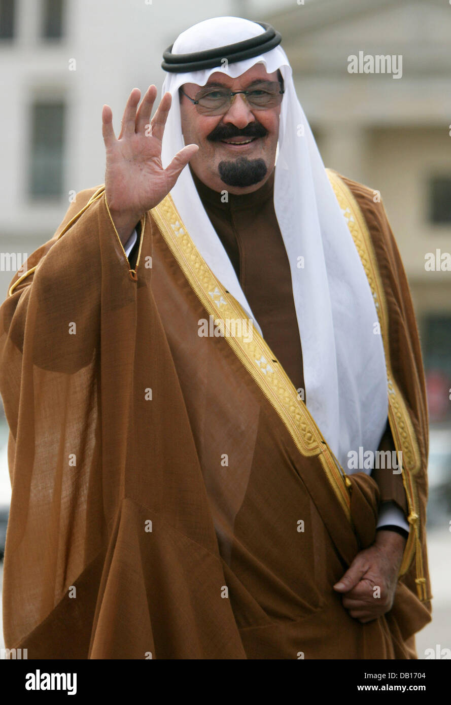 Abdullah bin Abdul Aziz Al Saud König von Saudi Arabien Gesten vor dem Brandeburg Tor in Berlin, Deutschland, 8. November 2007. Der saudische König besucht Deutschland für drei Tage. Foto: Tim Brakemeier Stockfoto
