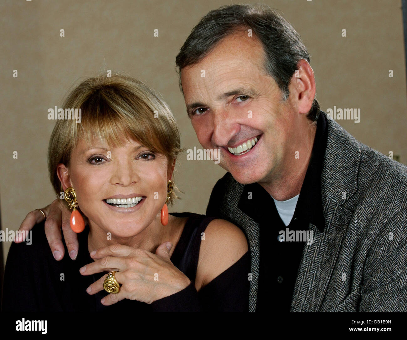 Deutsche Schauspielerin Uschi Glas (L) und ihr Ehemann, Berater Dieter  Hermann (R), posieren in Düsseldorf, 29. November 2007. Foto: Horst  Ossinger (Achtung: Minimum Gebühr 100,-Euro Stockfotografie - Alamy