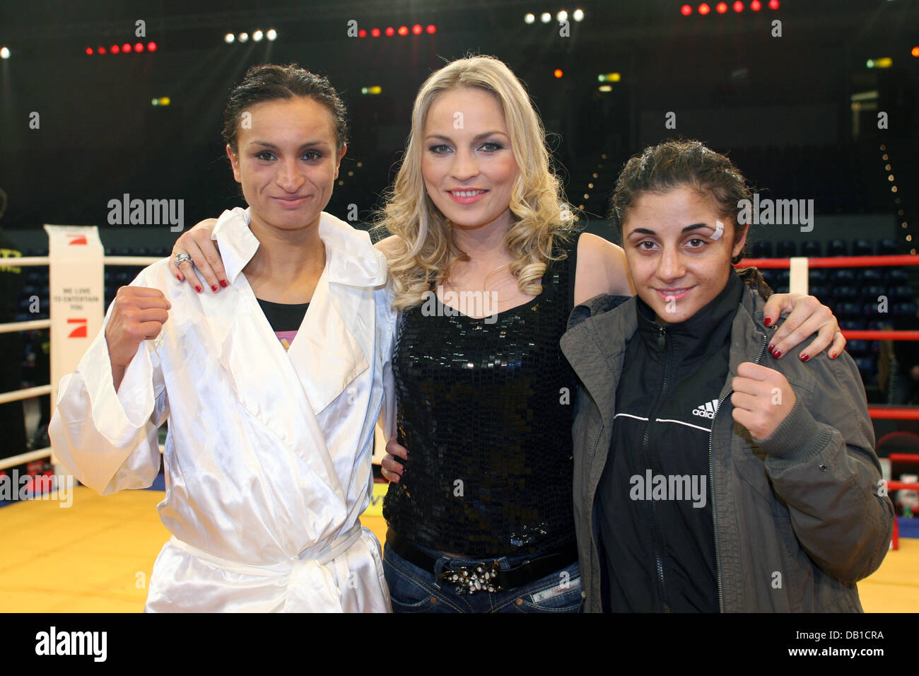 Französischer Boxer Nadia Hockmi (L-R) deutschen ehemaligen Boxer ...