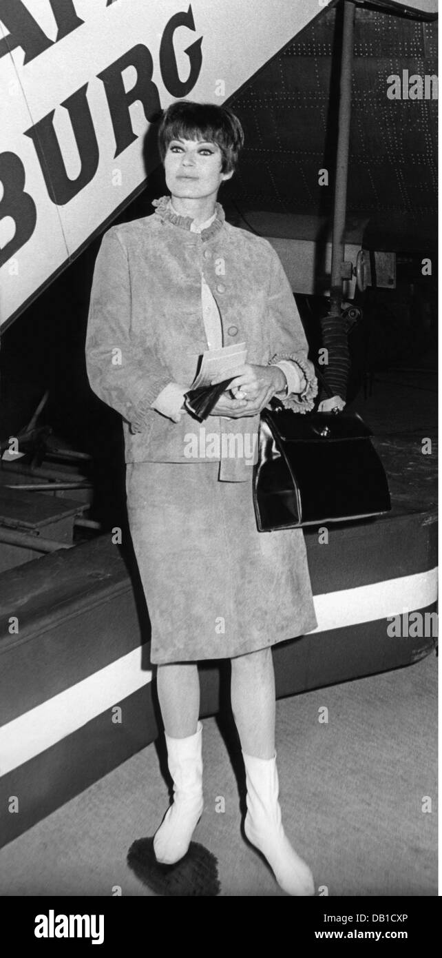 Ekberg, Anita, 29.9.1931 - 11.1.2015, schwedische Schauspielerin, volle Länge, Flughafen Hamburg, 1966, Stockfoto