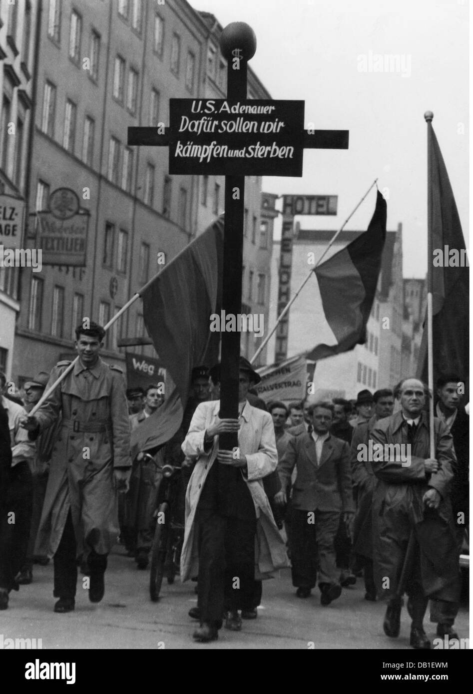 Demonstrationen, Deutschland, Demonstration des deutschen Gewerkschaftsbundes für die operative Mitbestimmung, kommunistische Demonstranten, München, Deutschland, 26.5.1952, zusätzliche-Rechte-Clearences-nicht vorhanden Stockfoto