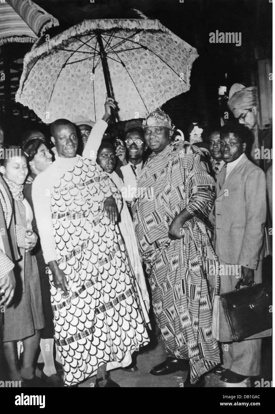 Politik, Konferenz, London Afrika Konferenz, Essuma Jahene, Sir Tsibu Daku, Vertreter der Gold Coast, bei ihrer Ankunft, Euston Station, London, 29.9.1948, Additional-Rights-Clearences-not available Stockfoto