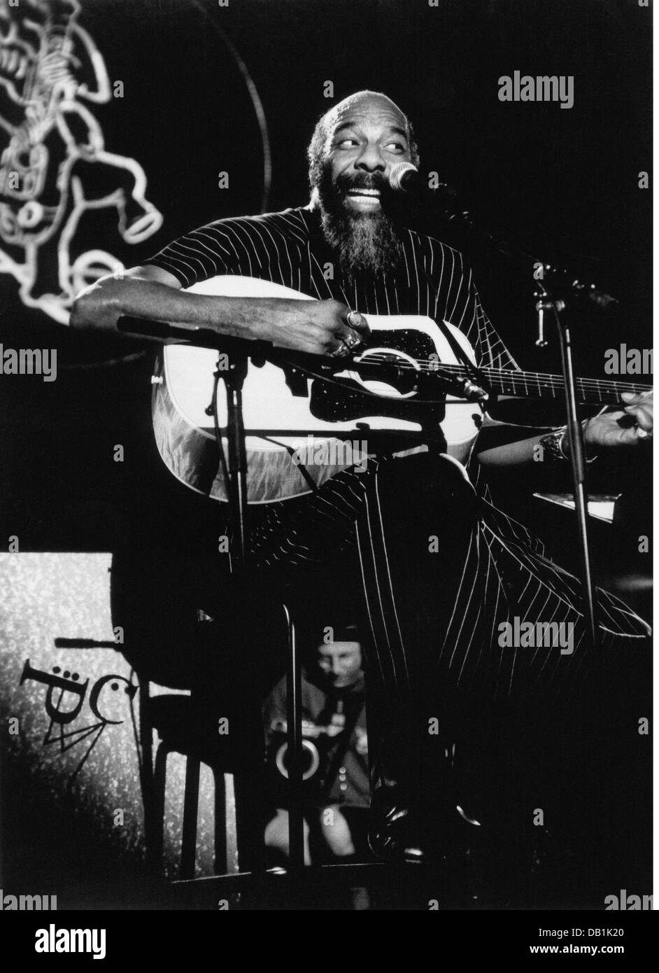 Havens, Richie, 21.1.1941 - 22.4.2013, US-amerikanischer Musiker (Folkmusik), Sänger, halbe Länge, während der Bühnenaufführung, Montreux, 1996, Stockfoto