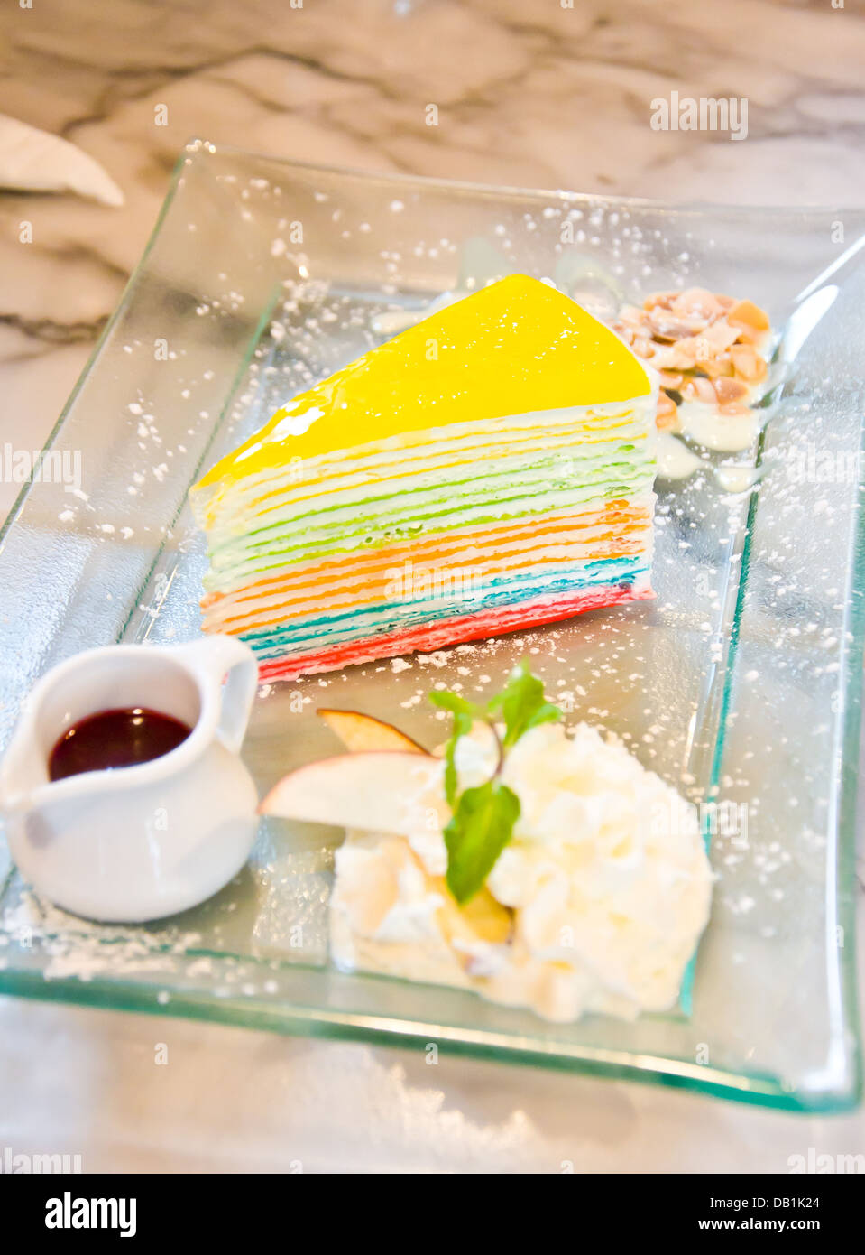 Regenbogen Kuchen bunten Kuchen Stockfoto