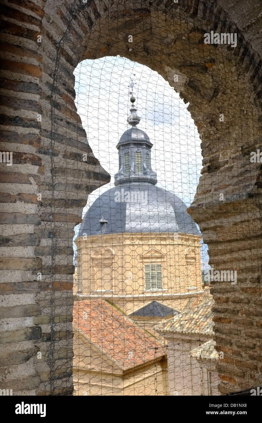 Die Kirche der Jesuiten oder San Ildefonso-Kirche aus dem Turm des 13. Jahrhundert Mudéjar Kirche San Román. Toledo, Spanien Stockfoto