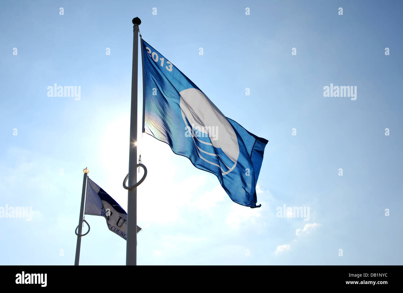 Littlehampton UK – Auszeichnung für sauberen Strand mit der Blauen Flagge für Littlehampton, einen von 55 Stränden, die von der EU in Großbritannien ausgezeichnet wurden Stockfoto