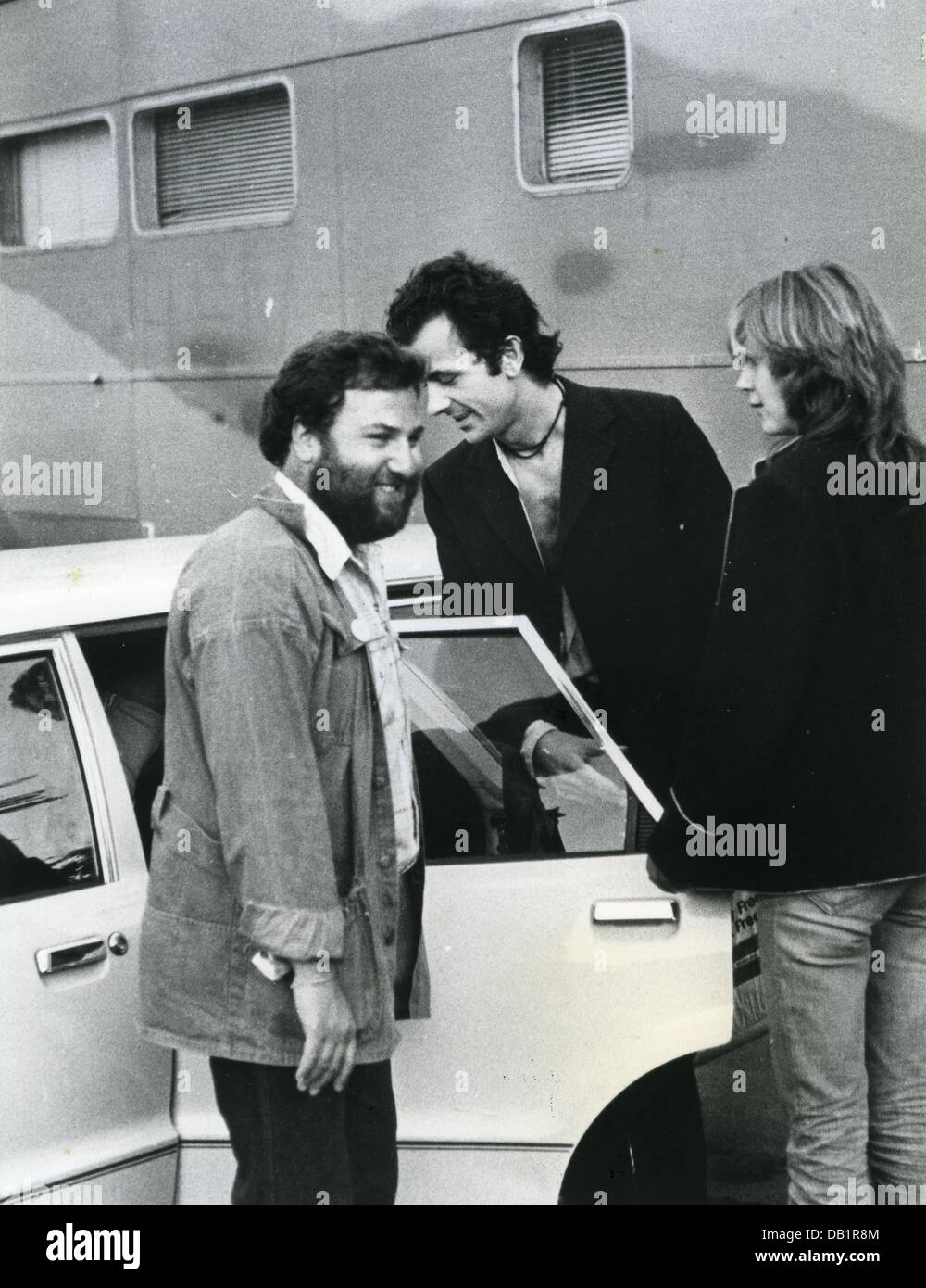 HARVEY GOLDSMITH UK Rock Promoter bei Links mit Hugh Cornwall von The Stranglers (Mitte) über 1982. Foto Nando Valverde Stockfoto