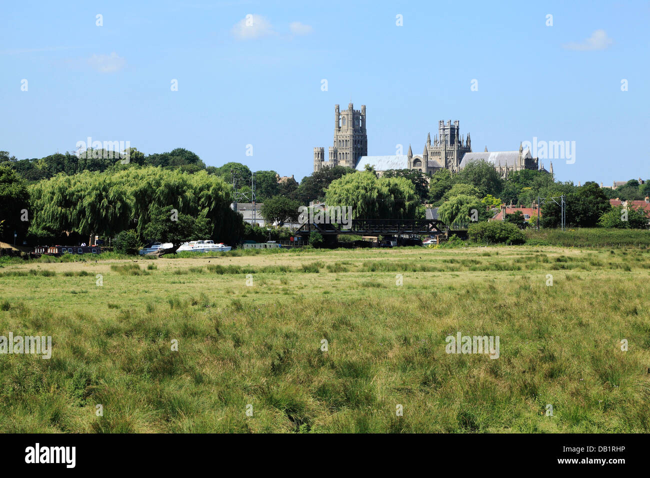 Ely Cathedral, Fluss Ouse, Fenland, Cambridgeshire, England UK Englisch mittelalterlichen Kathedralen Stockfoto