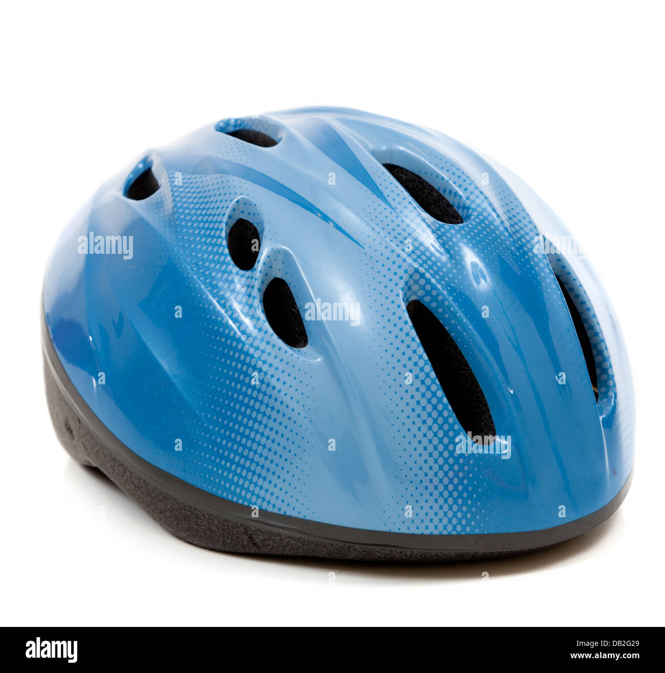 Ein blauer Fahrradhelm auf weißem Hintergrund Stockfoto