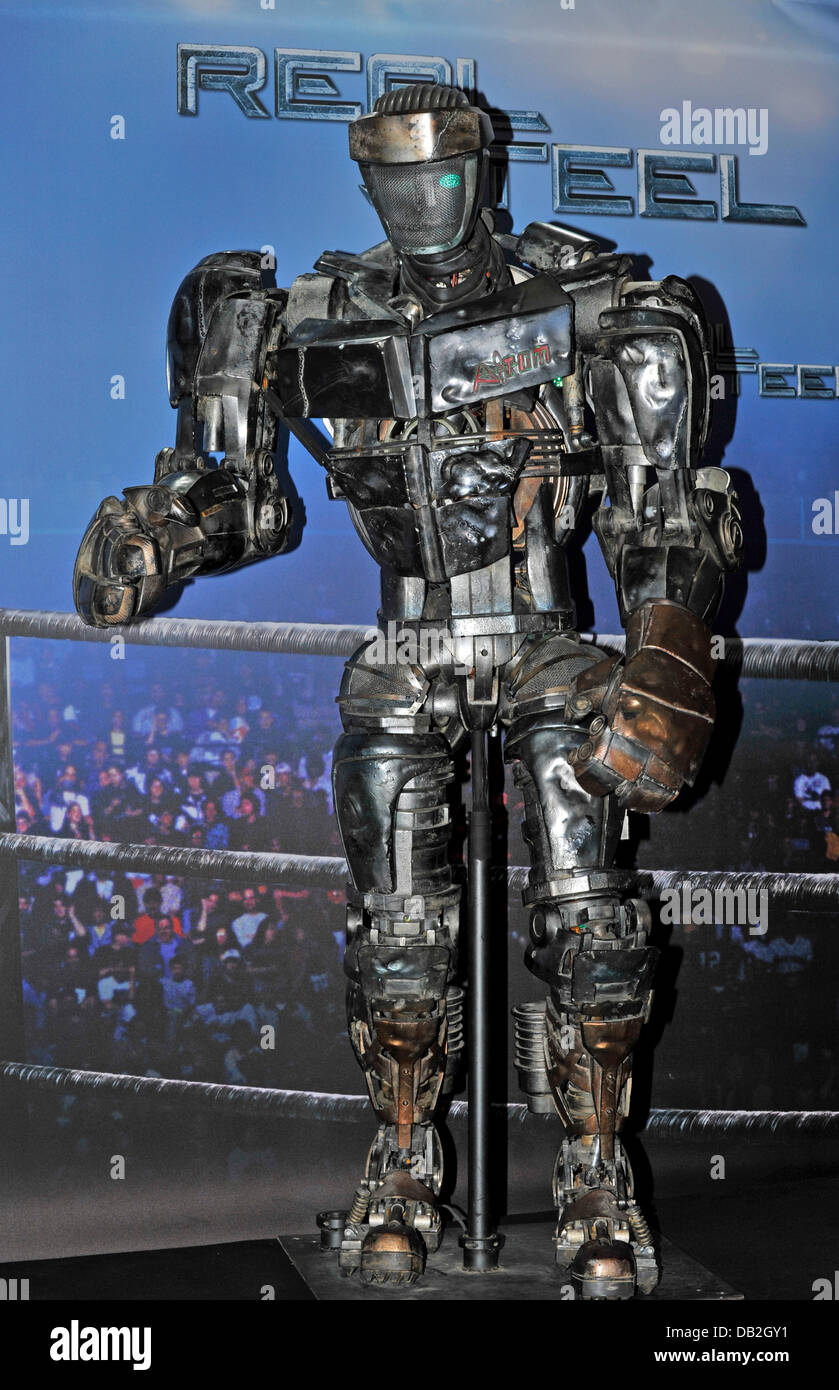 Boxen-Roboter "Atom" bei einem Fototermin für den Film präsentiert "Real  Steel in München, Deutschland, 12. September 2011. Der Film kommt deutschen  Kinos am 10. November 2011 und erzählt die Geschichte der humanoiden