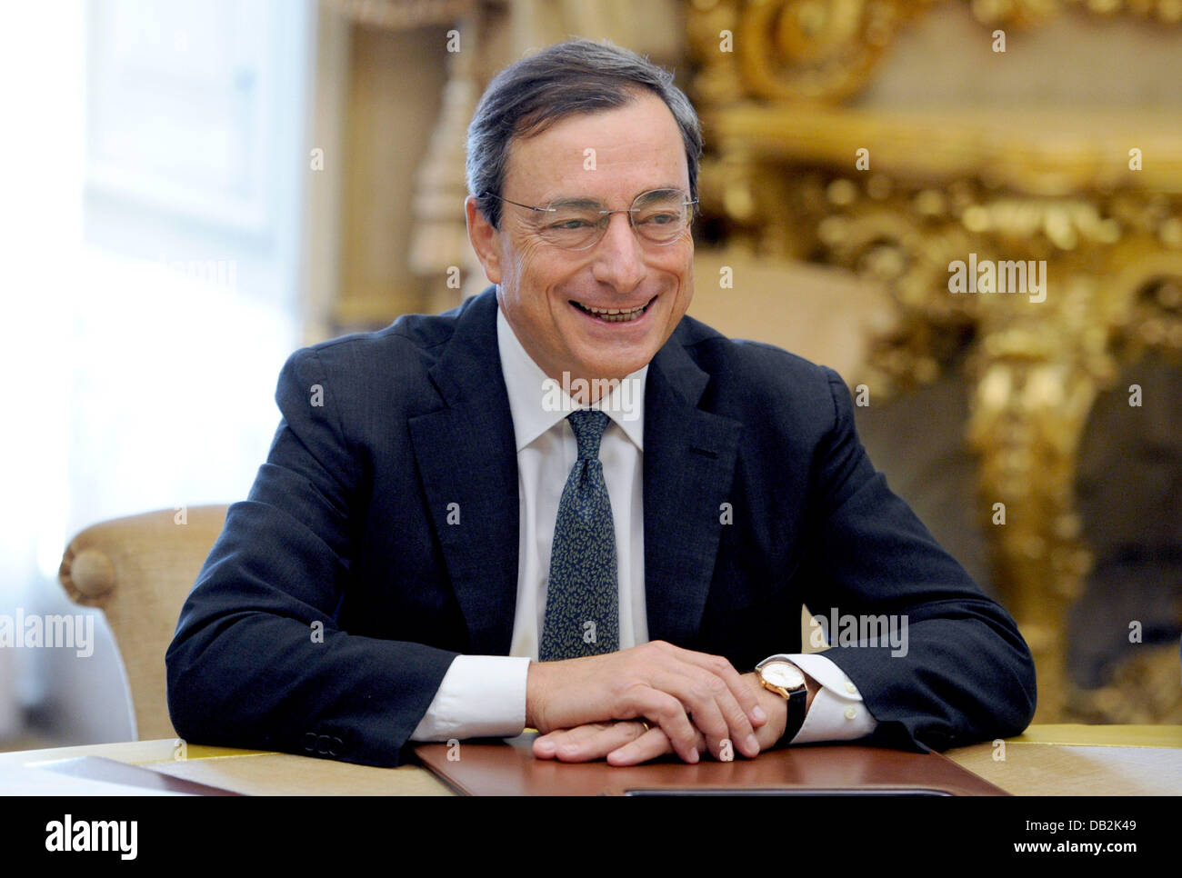Der Gouverneur der italienischen Zentralbank und designierten Präsidenten der Europäischen Zentralbank, Mario Draghi, ist in Rom, Italien, 14. September 2011 abgebildet. Foto: Rainer Jensen Stockfoto