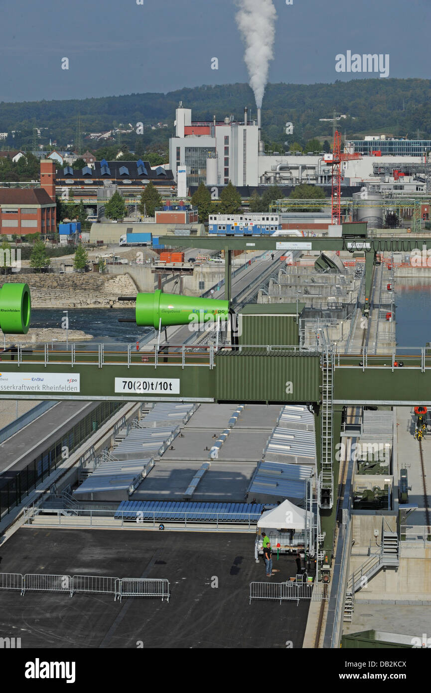 Das Wasserkraftwerk in Rheinfelden, Deutschland, 15. September 2011 gesehen. Laut dem Betreiber erzeugt das neue Wasserkraftwerk Ökostrom für 170.000 Haushalte. Rheinfelden ist eines der größten Neubauten im Bereich der alternativen Energien. Foto: PATRICK SEEGER Stockfoto