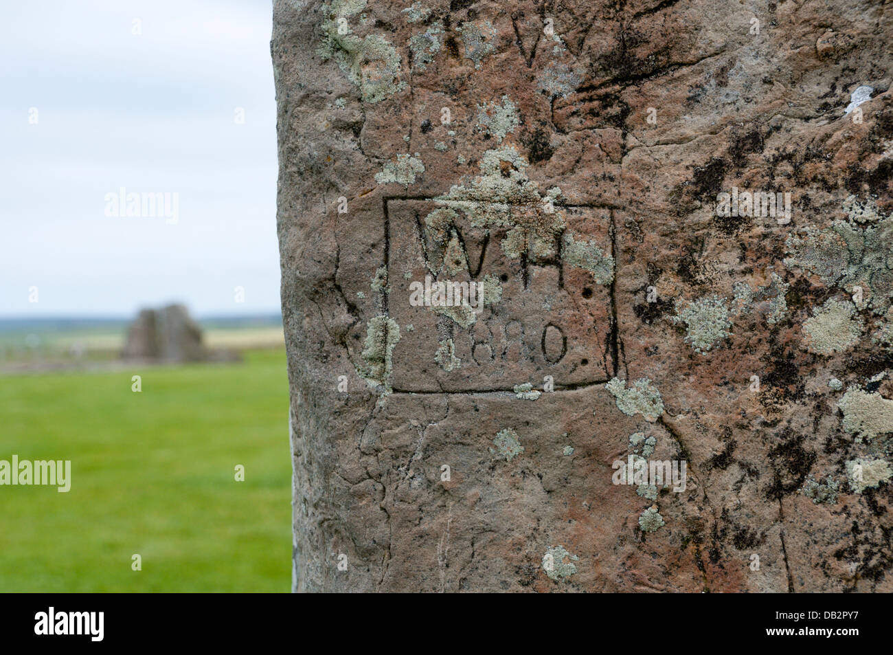 Alten Graffiti, Initialen auf die Stones of Stenness, Festland, Orkney geschnitzt. Stockfoto