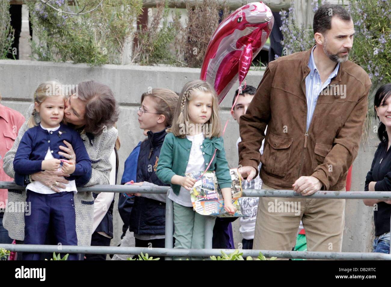 Königin Sofia, Prinz Felipe, Prinzessin Leonor und Prinzessin Sofia besuchen den Zoo Madrid, Spanien - 02.04.11 nur verfügbar für Stockfoto