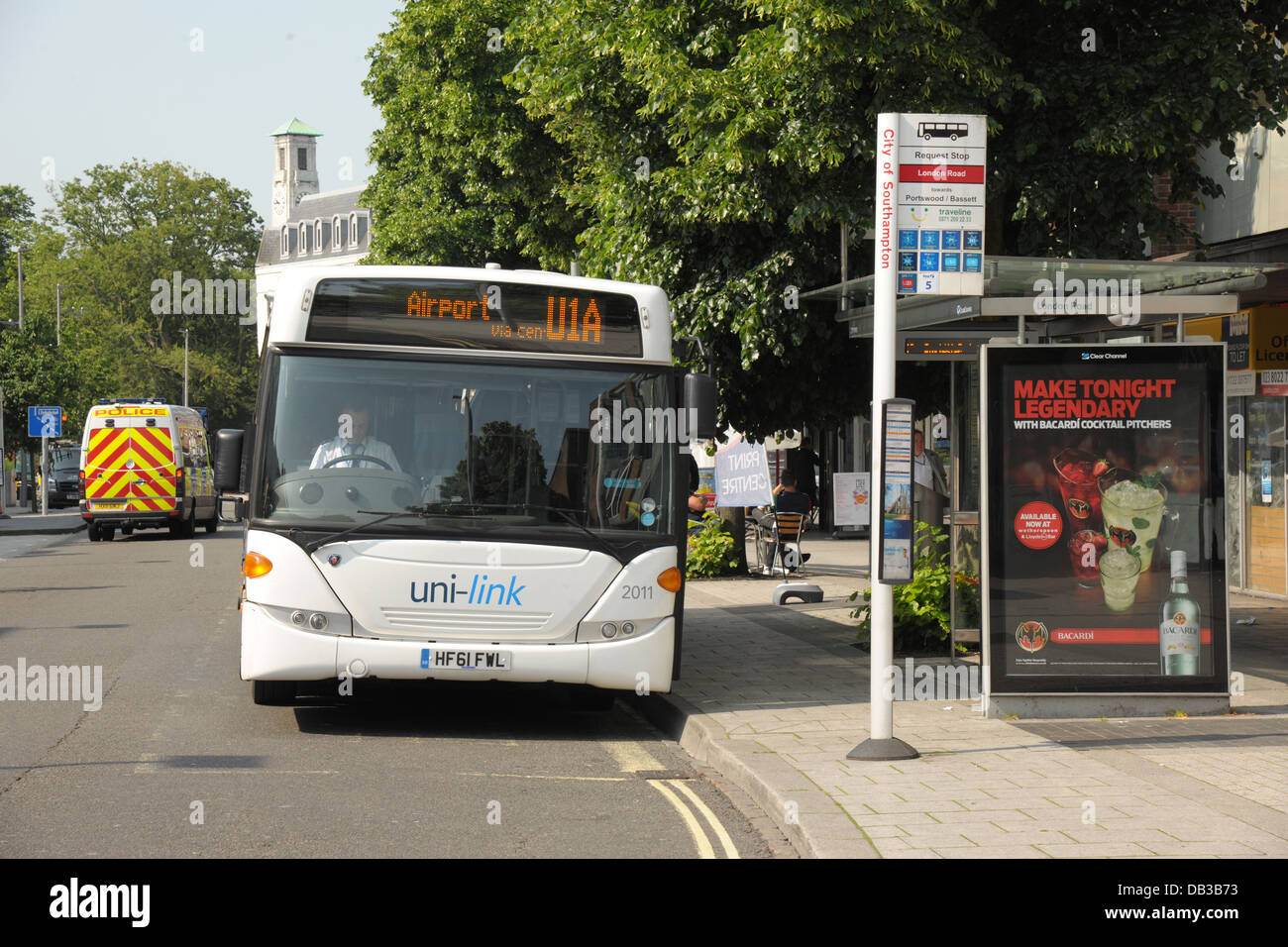 Southampton Stadt. Ein Bus sammelt Passagiere den Flughafen. England, Juli 2013. Stockfoto