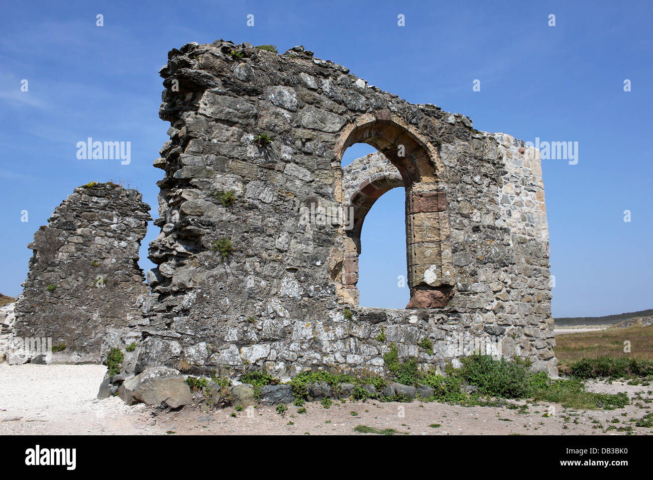 Die Ruinen von Llanddwyn Kapelle, Llanddwyn Insel Anglesey Stockfoto