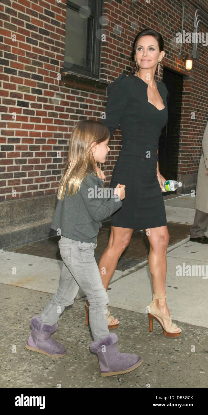 Courteney Cox und ihre Tochter CoCo Arquette "The Late Show with David Letterman" in der Ed Sullivan Theater - Abfahrten New York City, USA - 13.04.11 Stockfoto