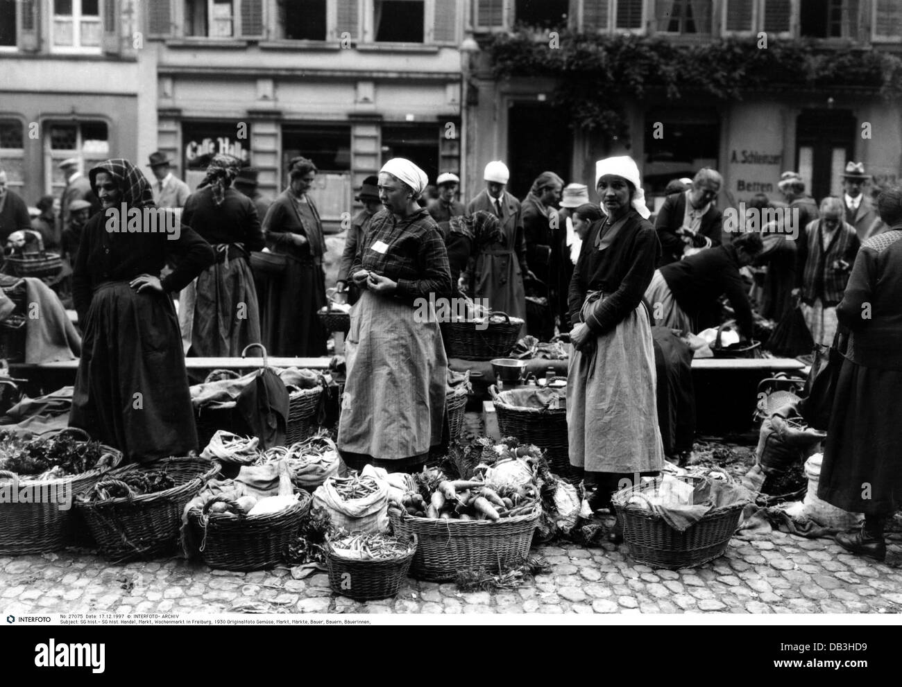 Handel, Markt, Wochenmarkt Freiburg, Deutschland, 1930, Zusatzrechte-Clearenzen-nicht vorhanden Stockfoto