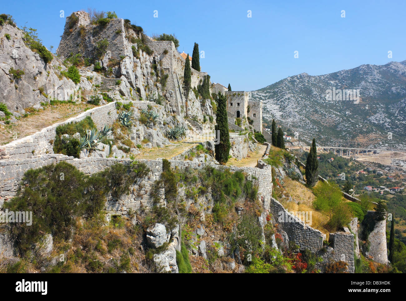 Zeigen Sie in einem sonnigen Tag der Festung Klis in der Nähe von Split in Kroatien. Stockfoto