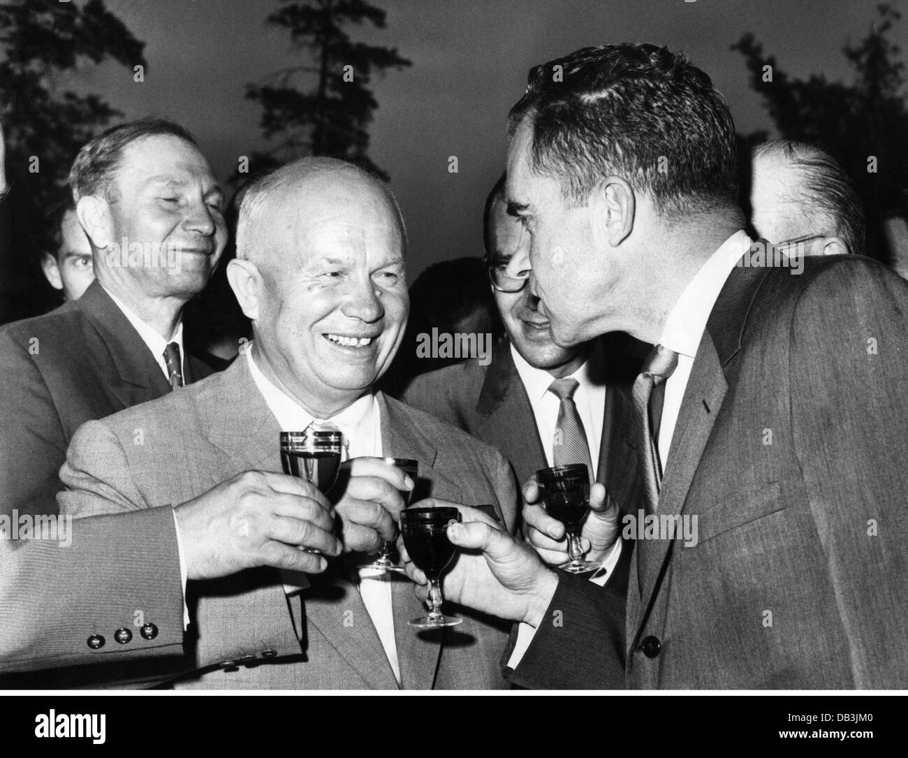Chruschtschow, Nikita Sergejew, 17.4.1894 - 11.9.1971, Sowjetrepolitiker (KPSU), Vorsitzender des ministerrates der Sowjetunion 14.9.1953 - 14.10.1964, Besuch in den USA, Gespräch mit Vizepräsident Richard Nixon, Washington D.C., 24.7.1959, Stockfoto