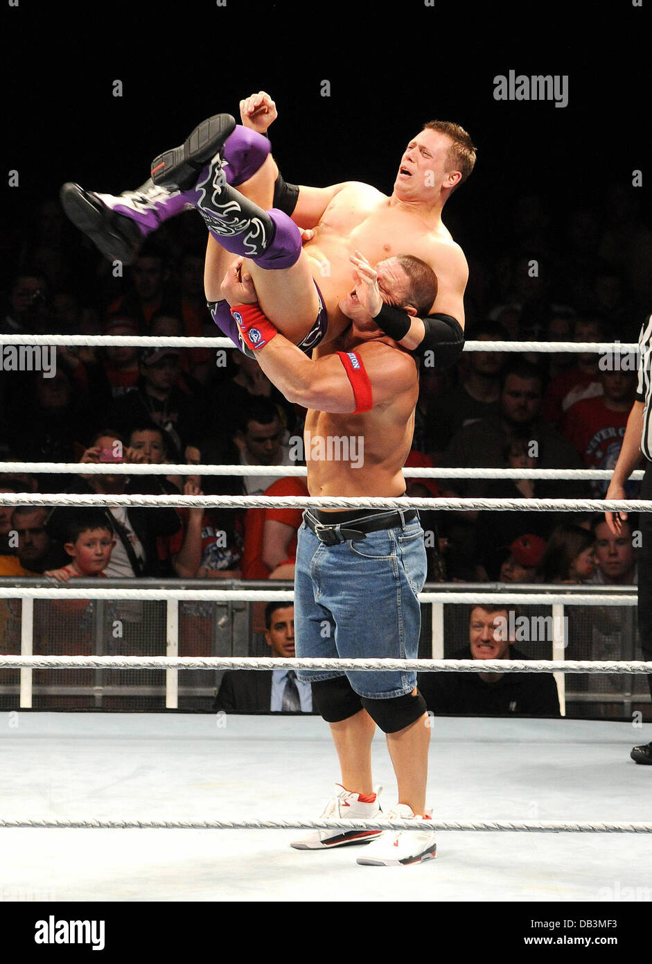 John Cena und Miz WWE RAW Wrestling Superstars der O2 Arena in Dublin - 15.04.11 Stockfoto