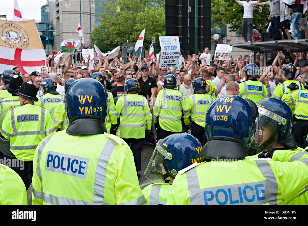 English Defence League Edl protestieren Birmingham 20. Juli 2013 riot Polizei Stockfoto