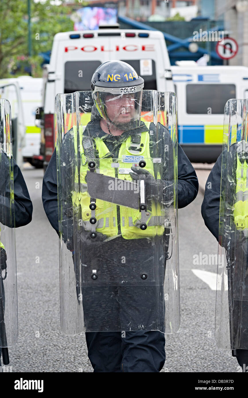 English Defence League Edl protestieren Birmingham 20. Juli 2013 riot Polizei Stockfoto