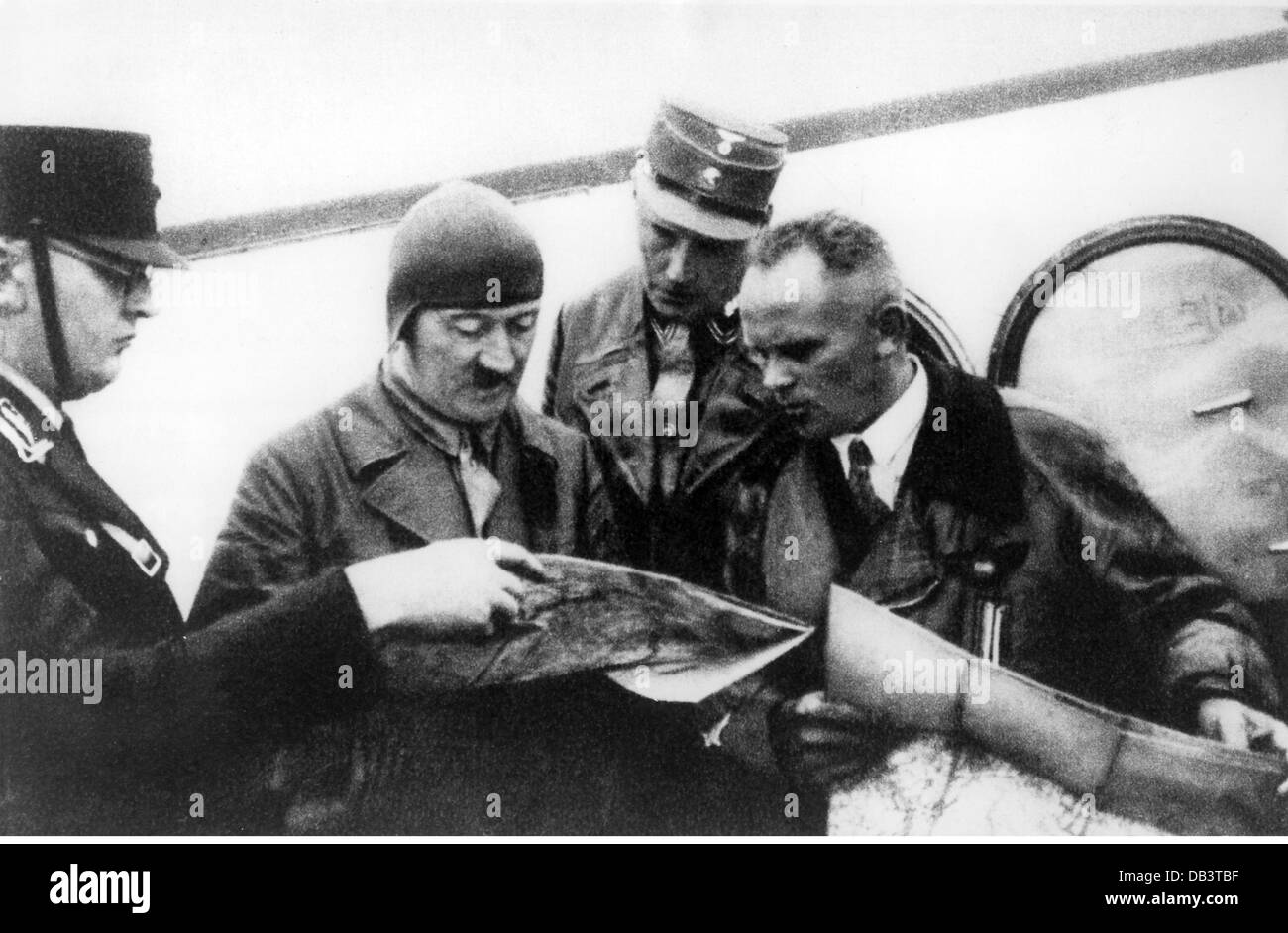 Hitler, Adolf, 20.4.1889 - 30.4.1945, deutscher Politiker (NSDAP), Reichskanzler 30.1.1933 - 30.4.1945, unterwegs mit Flugzeugführer Hans Baur, 1930er Jahre, Stockfoto