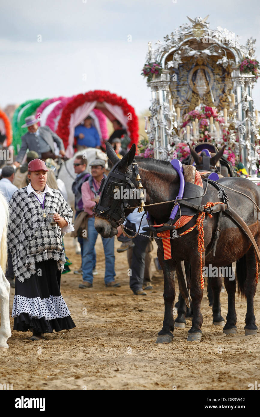Katholischer Wallfahrtsort Prozession durch den Donana Nationalpark nach El Rocio in Südspanien Stockfoto
