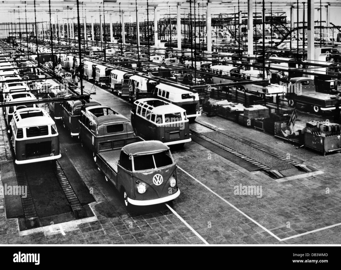 Transport / Transport, Auto, Typen, Volkswagen Transporter, VW T1 'Bulli', produziert 1950 - 1967, Endmontage, Bild vom Hersteller, Hannover, um 1950er Jahre, Zusatzrechte-Abferungen-nicht lieferbar Stockfoto