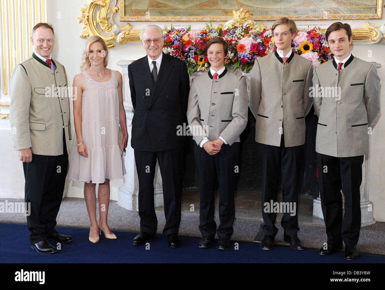 München, Deutschland. 22. Juli 2013. Wolfgang, Prinz von Bayern (L-R),  seine zweite Frau, die Prinzessin Tatjana, Franz, Herzog von Bayern und  Kinder Prinz Wolfgang, Prinz Philipp, Prinz Richard und Prinz Tassilo  anlässlich