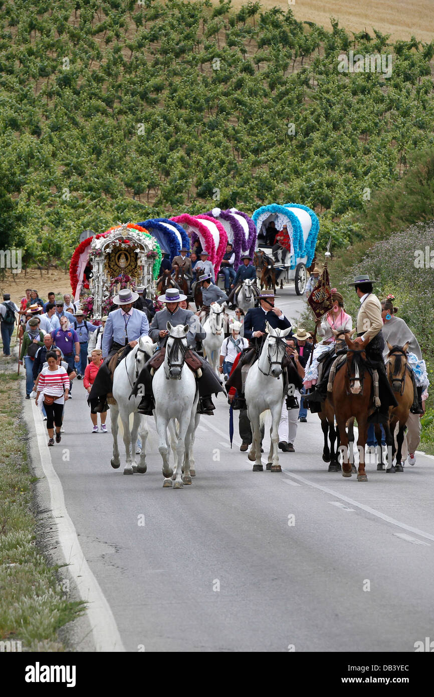 Katholische Pilger machen die jährliche Wallfahrt nach El Rocio in Andalusien, Südspanien Stockfoto